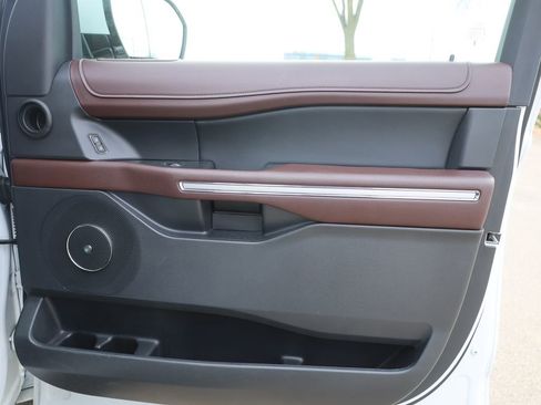 Used 2024 Ford Expedition Limited image 17