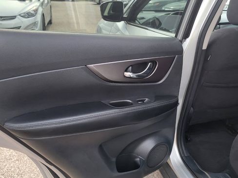 Used 2015 Nissan Rogue SV FWD image 20
