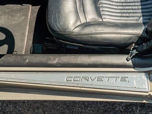 Used 2002 Chevrolet Corvette Convertible w/ Preferred Equipment Group2 image 18