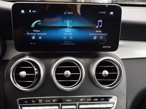 Used 2022 Mercedes-Benz GLC 300 image 27