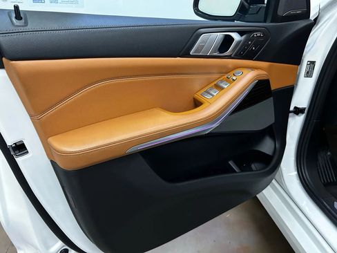 Used 2019 BMW X7 xDrive40i w/ Parking Assistance Package image 16