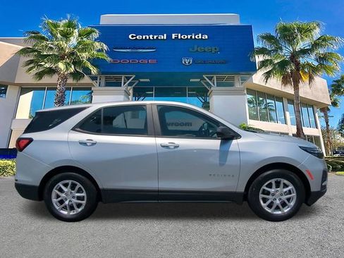 Used 2022 Chevrolet Equinox LS FWD image 4
