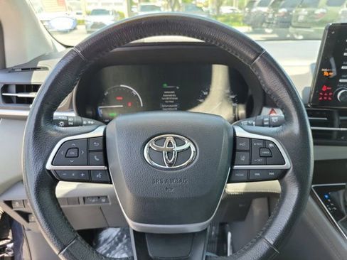 Used 2024 Toyota Sienna XLE FWD image 20