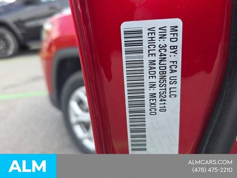 Used 2025 Jeep Compass Latitude AWD/4WD image 7