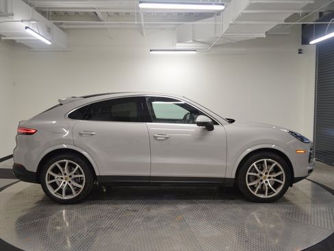Certified 2021 Porsche Cayenne Coupe image 8