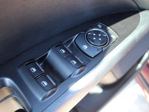 Used 2017 Ford Fusion SE w/ Fusion SE Technology Package FWD image 13