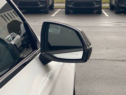 Used 2023 Audi SQ5 Prestige image 16