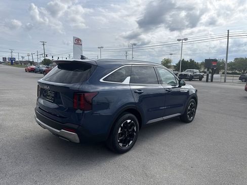 Used 2025 Kia Sorento S FWD image 3