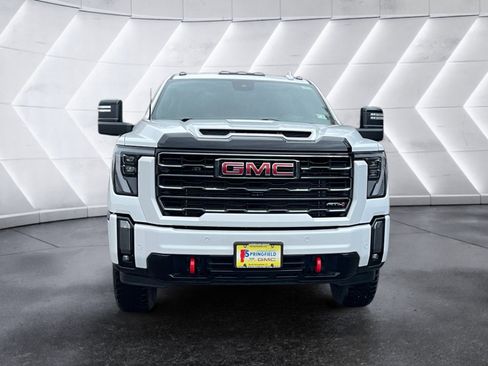 Used 2024 GMC Sierra 2500 AT4 w/ Technology Package AWD/4WD image 9