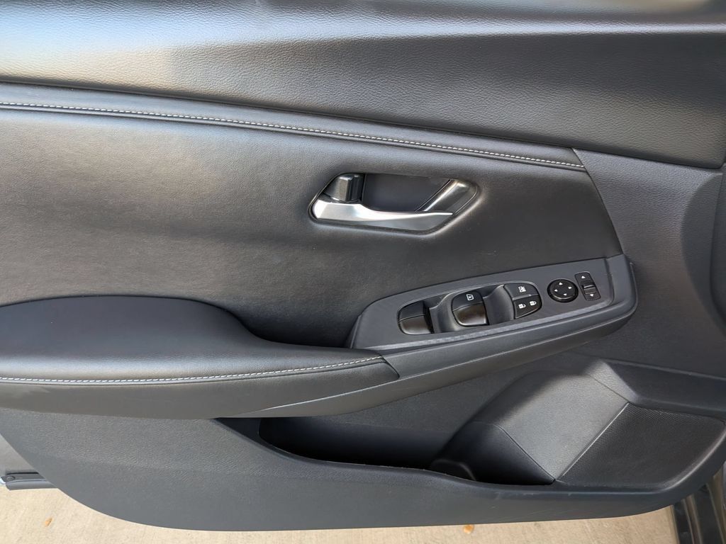 Used 2025 Nissan Sentra SV FWD image 11