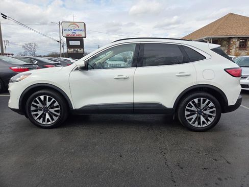 Used 2020 Ford Escape Titanium image 3