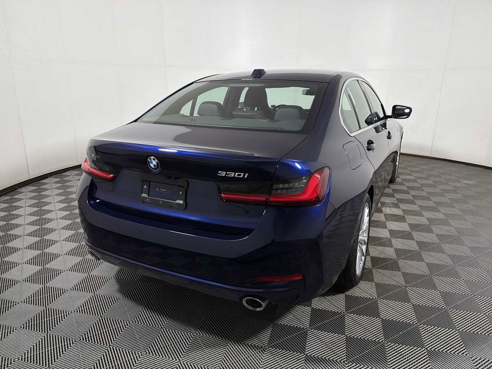 Used 2024 BMW 330i xDrive Sedan w/ Convenience Package AWD/4WD image 6