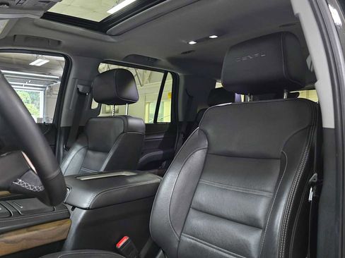 Used 2020 GMC Yukon Denali w/ Denali Premium Package image 22