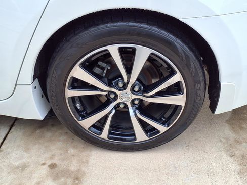 Used 2017 Nissan Maxima Platinum FWD image 26
