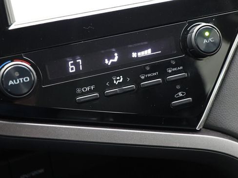 Used 2018 Toyota Camry LE image 23