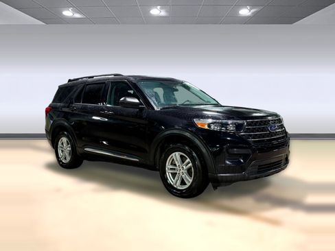Used 2023 Ford Explorer XLT image 5