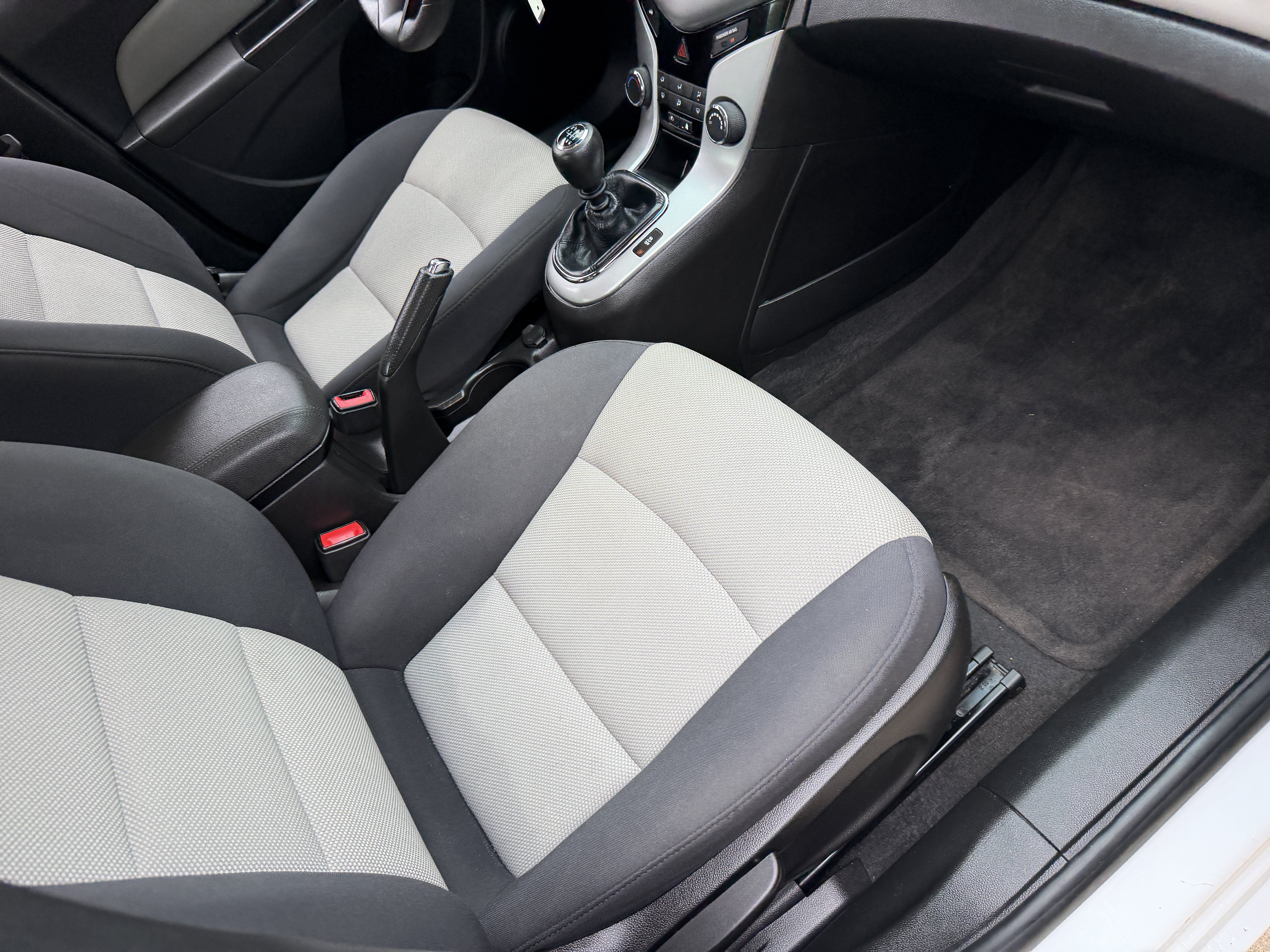 Used 2016 Chevrolet Cruze LS FWD image 10