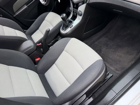 Used 2016 Chevrolet Cruze LS image 10