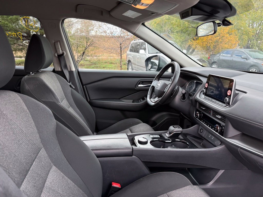 Used 2025 Nissan Rogue SV AWD/4WD image 14