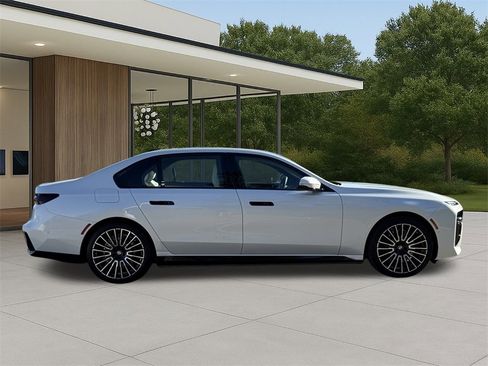 Used 2025 BMW i7 eDrive50 w/ M Sport Package image 6