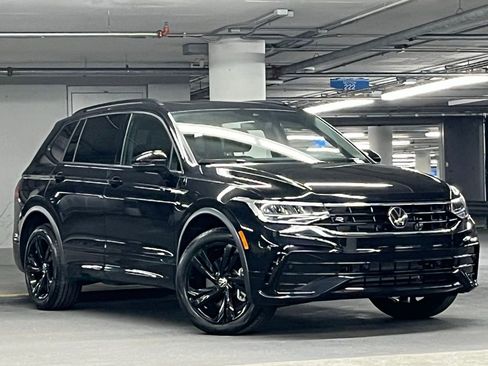 Used 2024 Volkswagen Tiguan SE R-Line image 2