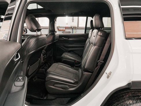 Used 2023 Jeep Grand Cherokee L Laredo image 31