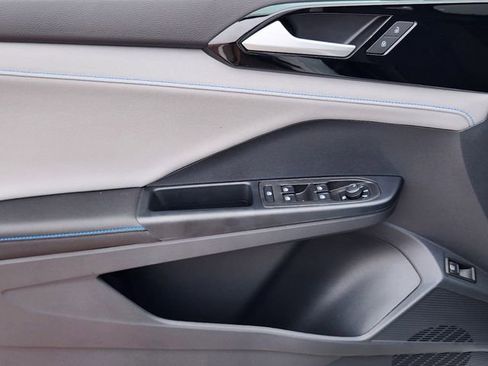 New 2024 Volkswagen Taos SE image 16