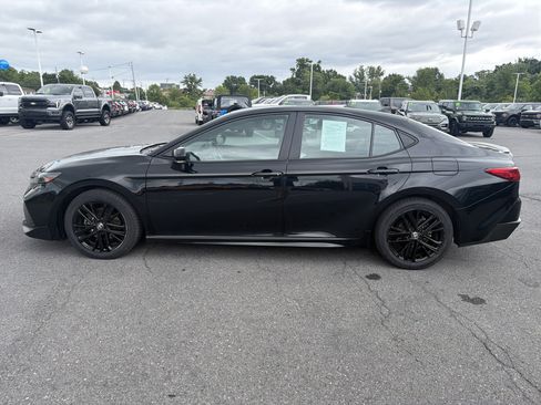 Used 2025 Toyota Camry SE FWD image 7