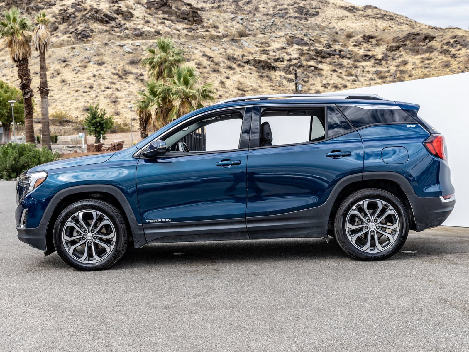 Used 2021 GMC Terrain SLT AWD/4WD image 4