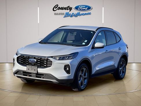 Used 2025 Ford Escape ST-Line Select AWD/4WD image 2