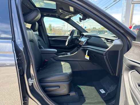 New 2026 Jeep Grand Cherokee Altitude AWD/4WD image 29