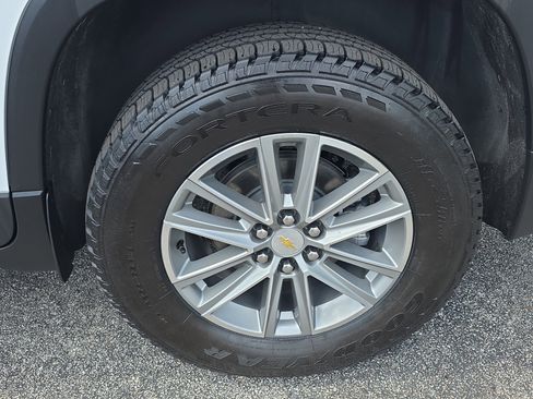 Used 2023 Chevrolet Traverse LT FWD image 12