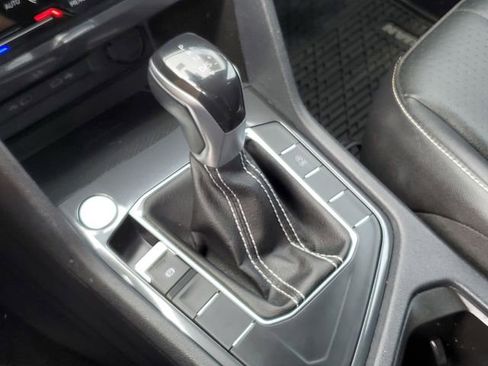 Used 2022 Volkswagen Tiguan SE FWD image 31