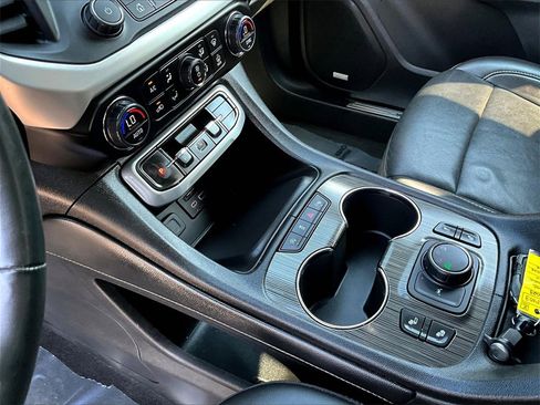 Certified 2023 GMC Acadia SLT image 14