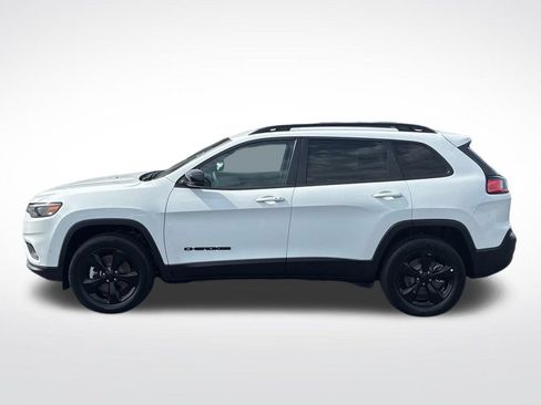Used 2023 Jeep Cherokee Altitude Lux w/ Mopar Interior Package AWD/4WD image 4