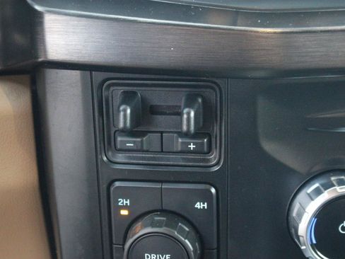 Used 2023 Ford F250 Lariat w/ Sport Appearance Package AWD/4WD image 30