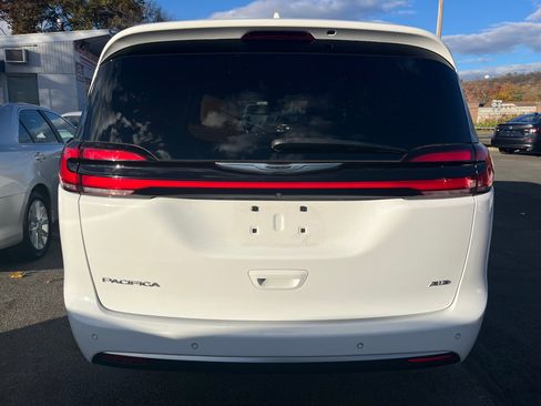 Used 2021 Chrysler Pacifica Pinnacle image 4