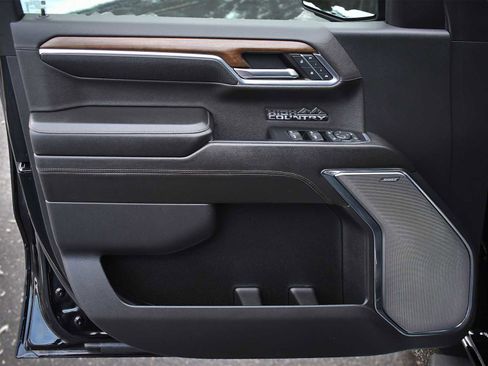 Used 2024 Chevrolet Silverado 1500 High Country image 25