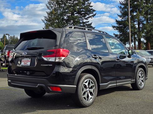 Used 2022 Subaru Forester Premium AWD/4WD image 7