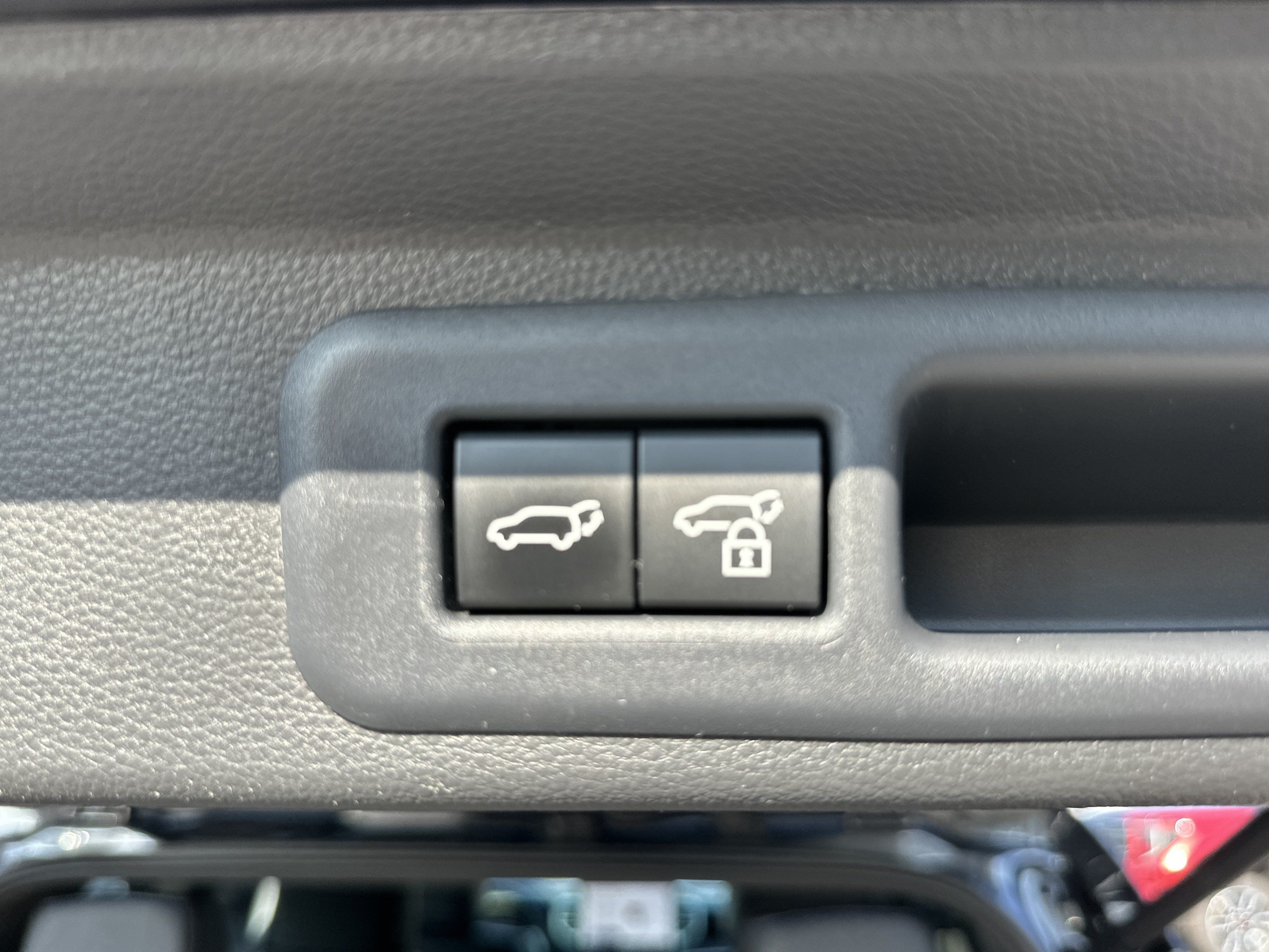 Used 2025 Toyota Sequoia Platinum AWD/4WD image 21