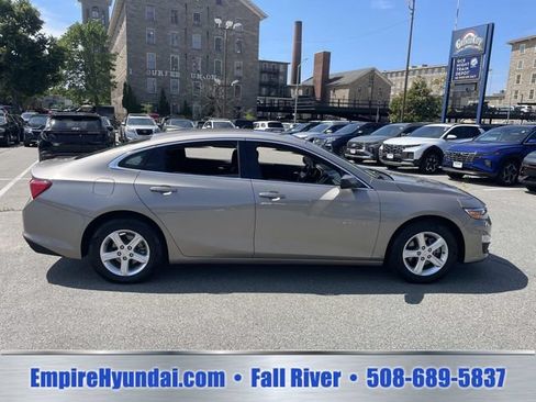Used 2024 Chevrolet Malibu LT FWD image 3