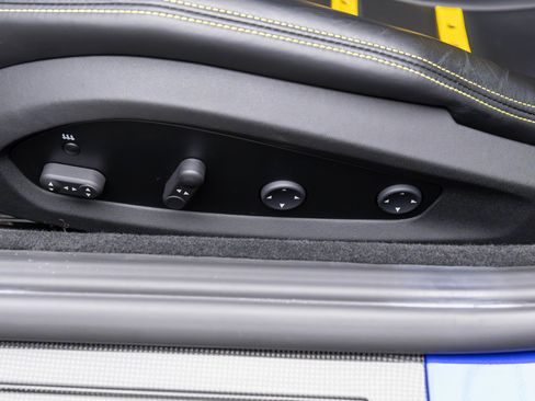 Used 2020 Ferrari 812 Superfast RWD image 18