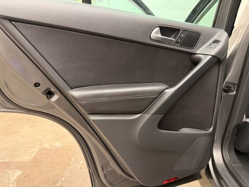 Used 2016 Volkswagen Tiguan SE image 28