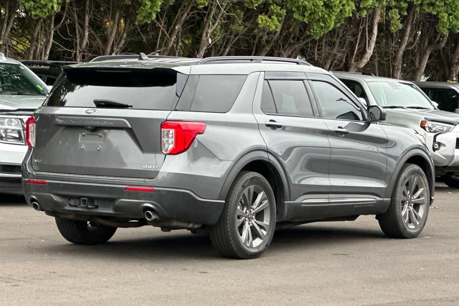 Used 2021 Ford Explorer XLT w/ Equipment Group 202A AWD/4WD image 4