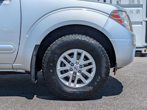 Used 2016 Nissan Frontier SV w/ SV Value Truck Package RWD image 11