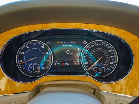 Used 2017 Bentley Bentayga AWD/4WD image 12
