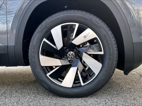 New 2026 Volkswagen Atlas Cross Sport SE image 8