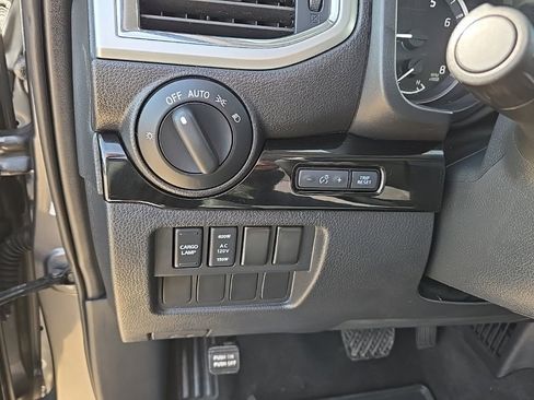 Used 2020 Nissan Titan SV w/ SV Convenience Package image 10