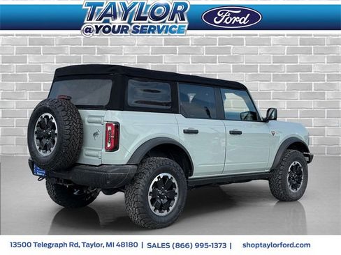 Used 2021 Ford Bronco Badlands image 3