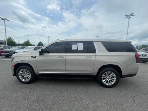 Used 2021 GMC Yukon XL SLT w/ SLT Premium Package AWD/4WD image 4
